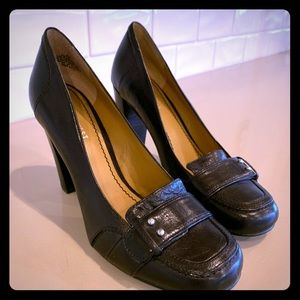 Nine West loafer style pumps